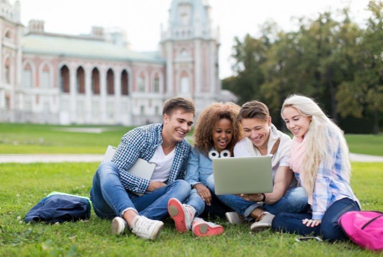 How to apply for college scholarships