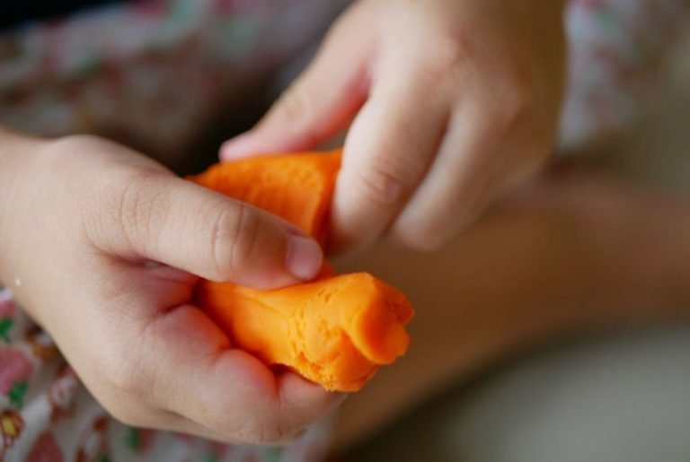 Pumpkin spice playdough recipe