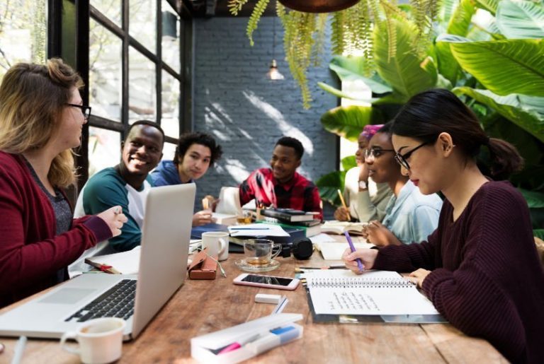 Six Simple Ways for College Students to Live On a Budget