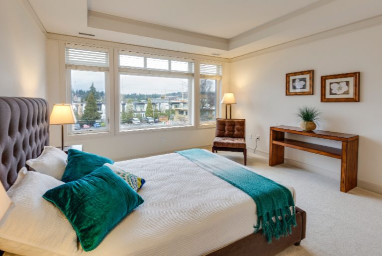Simple & budget-friendly ways to decorate a guest bedroom