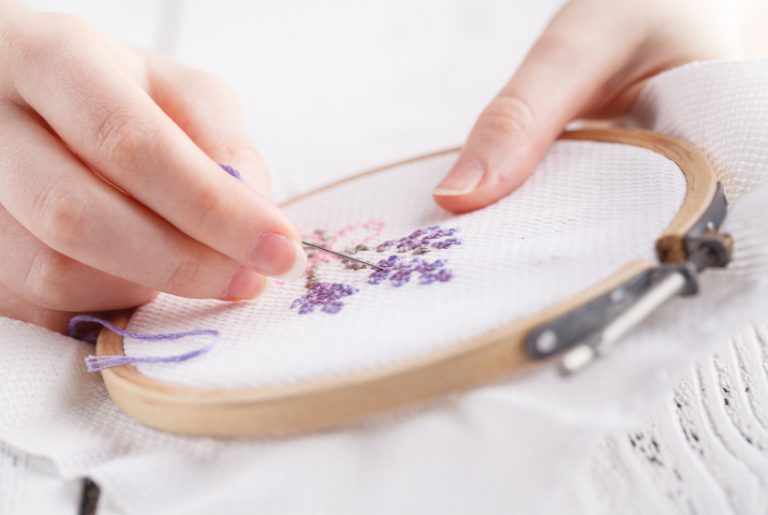 7 frugal tips on how to organise craft party for your friends