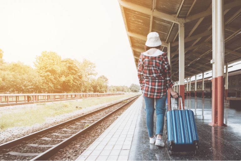 14 simple ways to save money when travelling & budgeting tips for your holidays