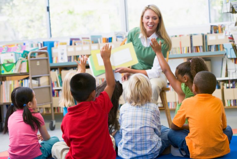 A Quick Guide: How To Cheer Up Your Child Toward Positive Thinking
