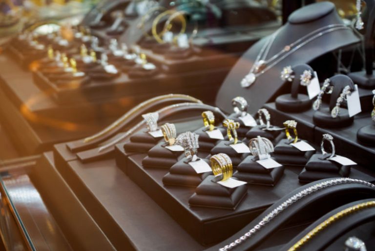 Travelling to Dubai? Tips for buying gold there