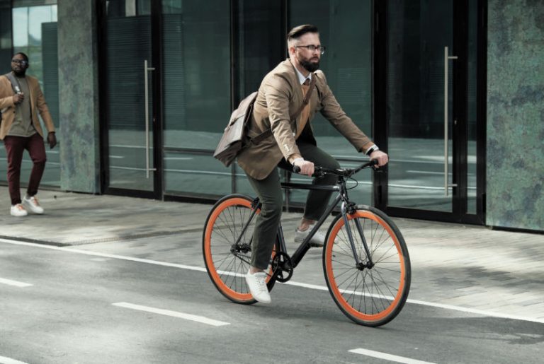 Commuting To Work: 5 Reasons Why You Should Choose Cycling