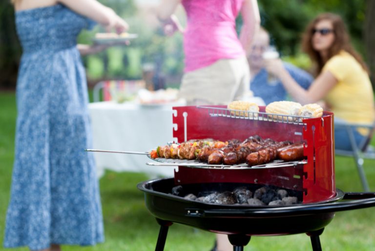 How To Host An Awesome Summer Barbecue At Home