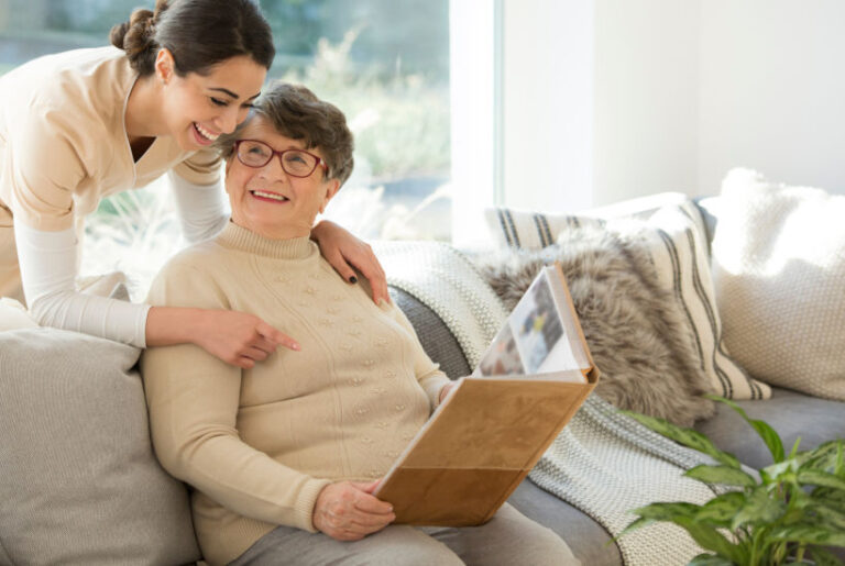 Dementia Care in Kansas: 5 Things to Consider